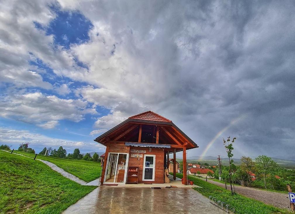 Camp The Sunrise Hill Hotel Pivka Exterior photo