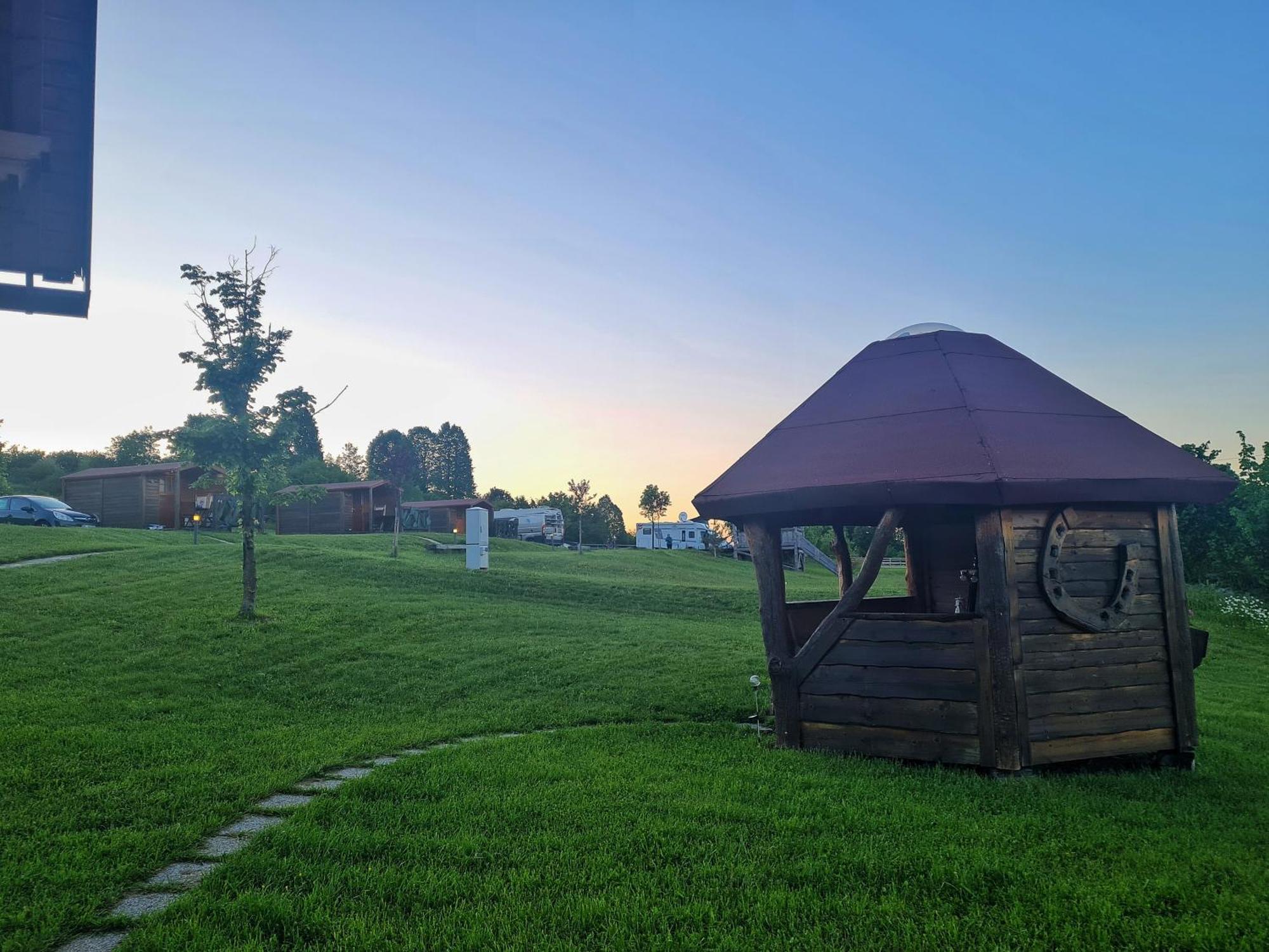 Camp The Sunrise Hill Hotel Pivka Exterior photo