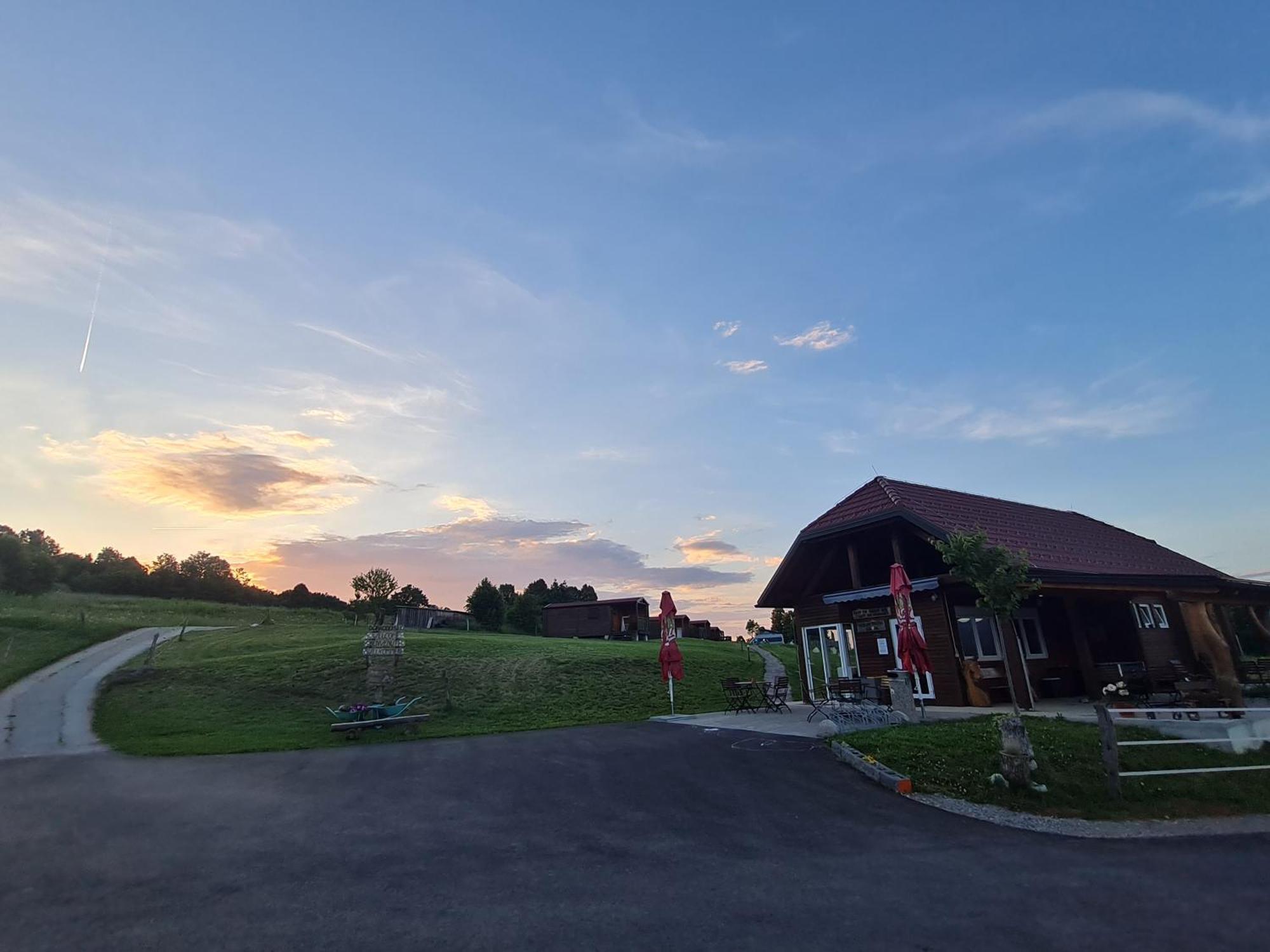 Camp The Sunrise Hill Hotel Pivka Exterior photo