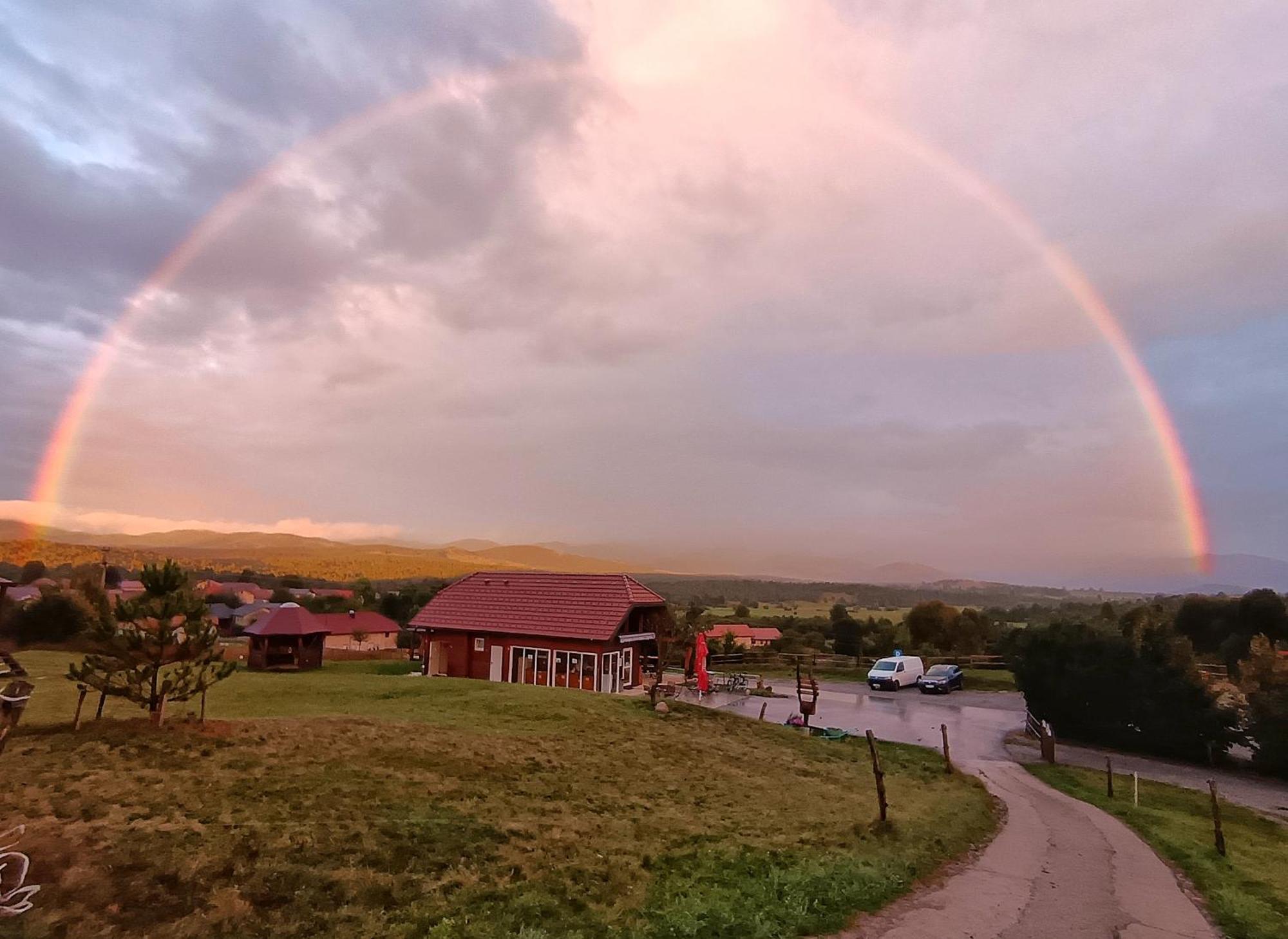Camp The Sunrise Hill Hotel Pivka Exterior photo