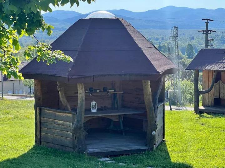 Camp The Sunrise Hill Hotel Pivka Exterior photo